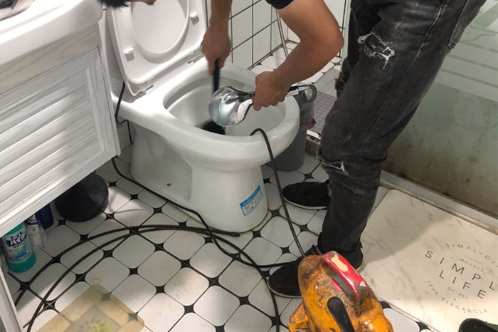 广阳马桶堵塞自己疏通还是找师傅?专业上门服务让你省时更省心
