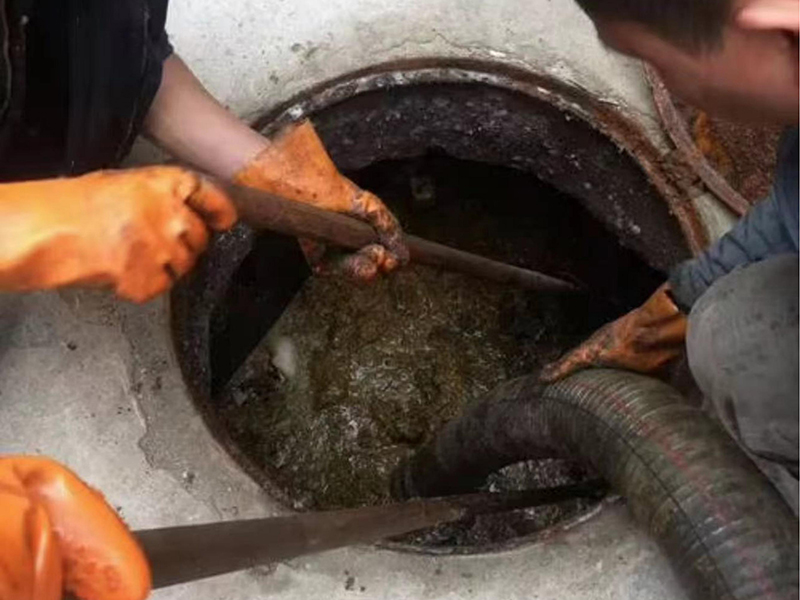 广阳清理化粪池时如何避免沼气的危害?